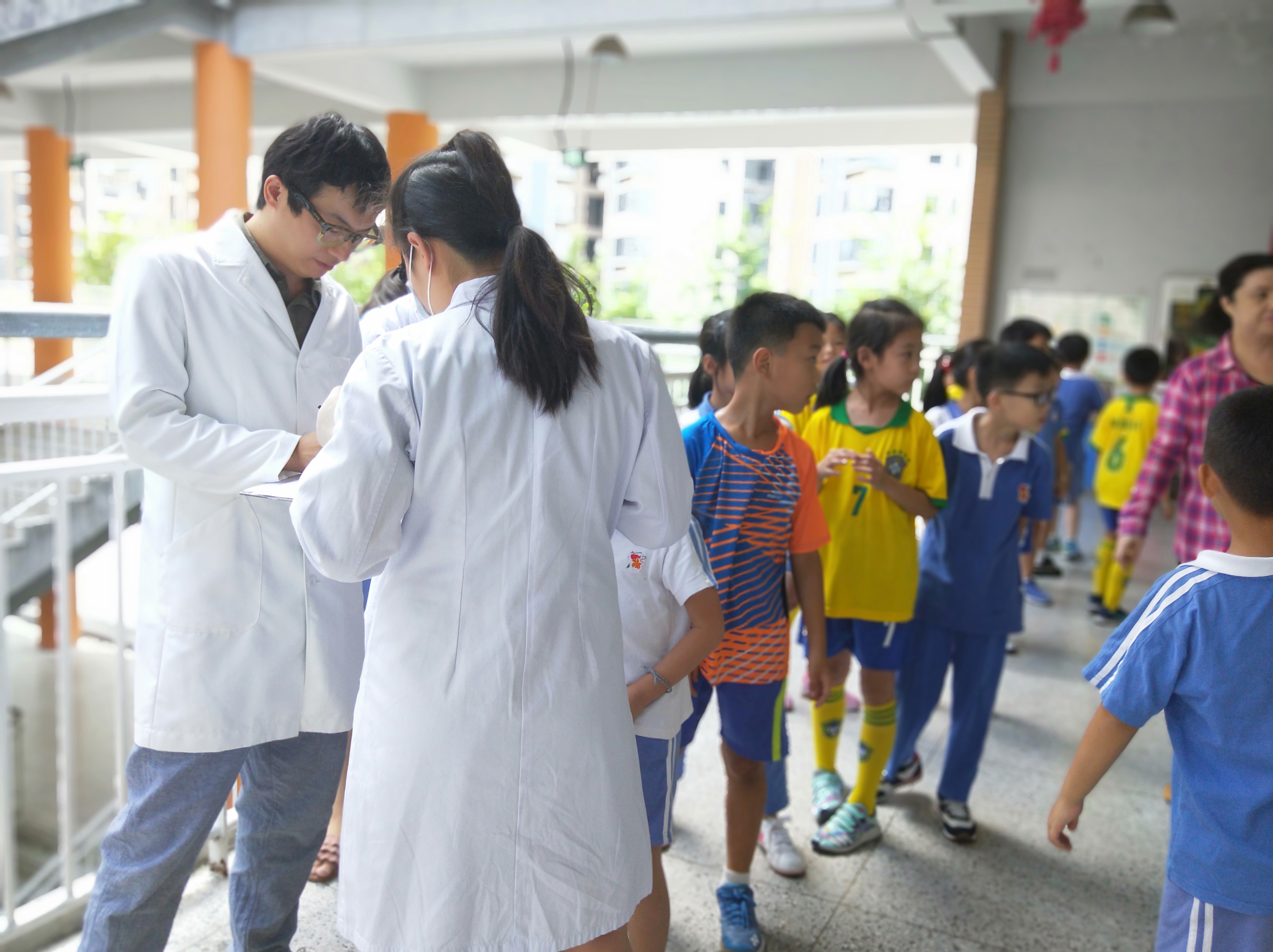 陈静口腔诊所持续为南山区小学生开展免费窝沟封闭治疗工作