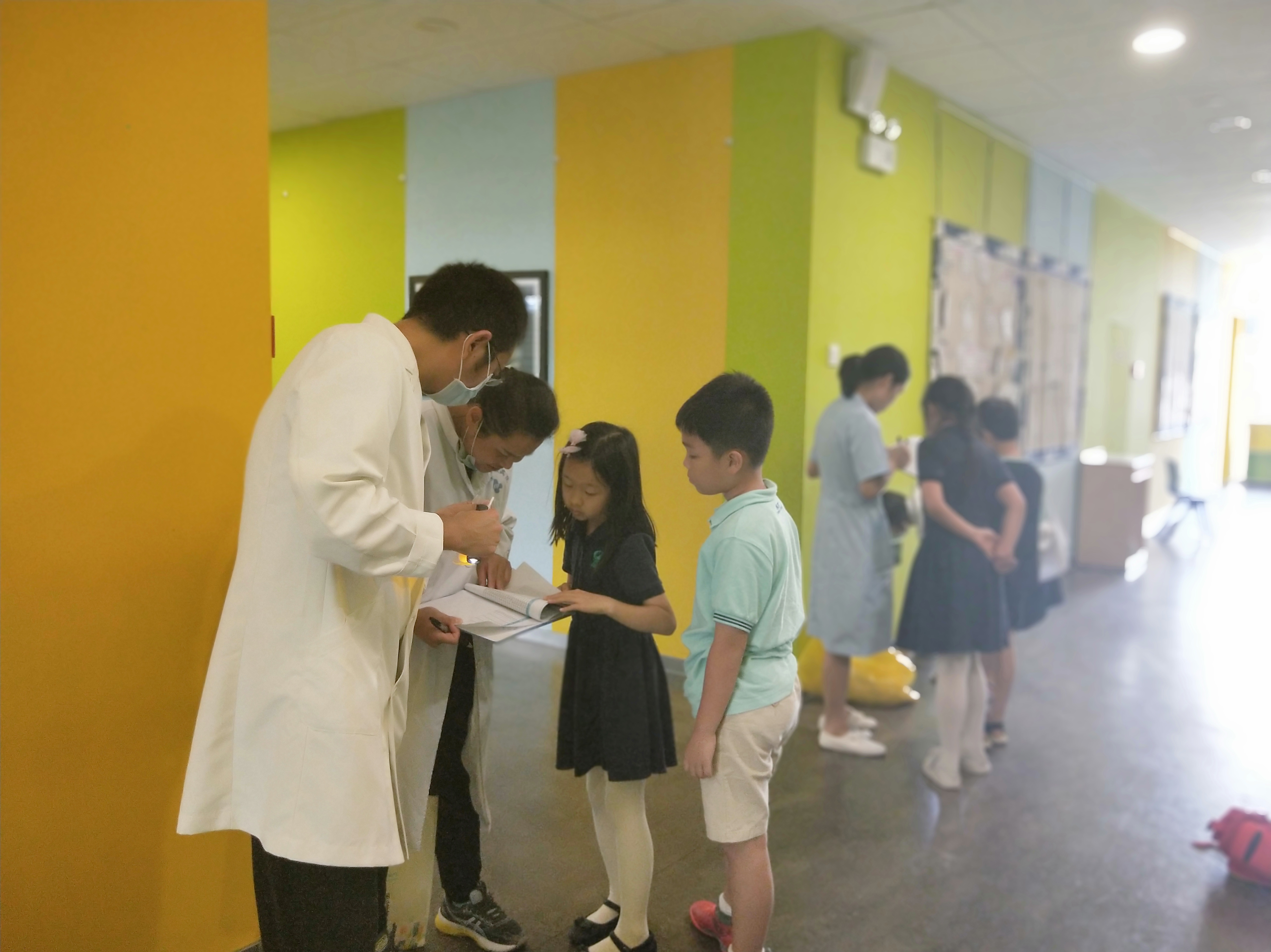 陈静口腔诊所持续为南山区小学生开展免费窝沟封闭治疗工作